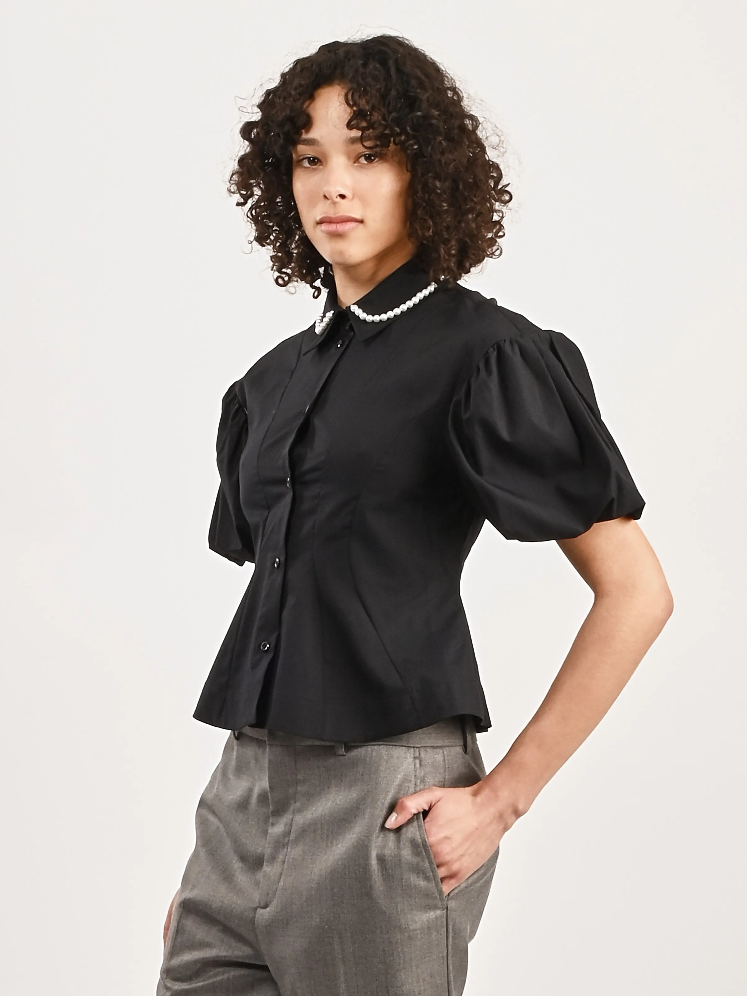 Black/Pearl Cropped Ruffle Puff Sleeve Shirt w/ Emb