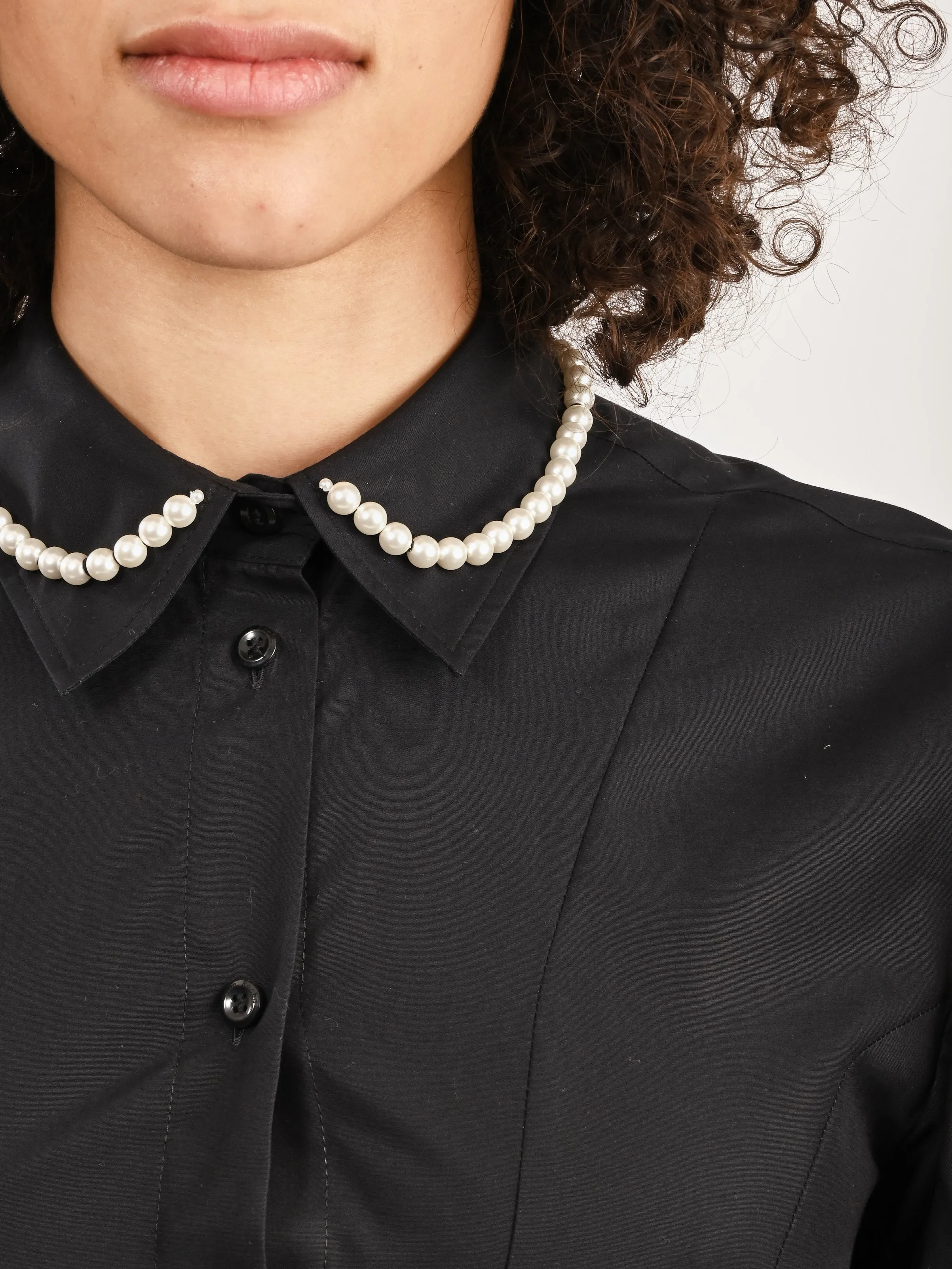 Black/Pearl Cropped Ruffle Puff Sleeve Shirt w/ Emb