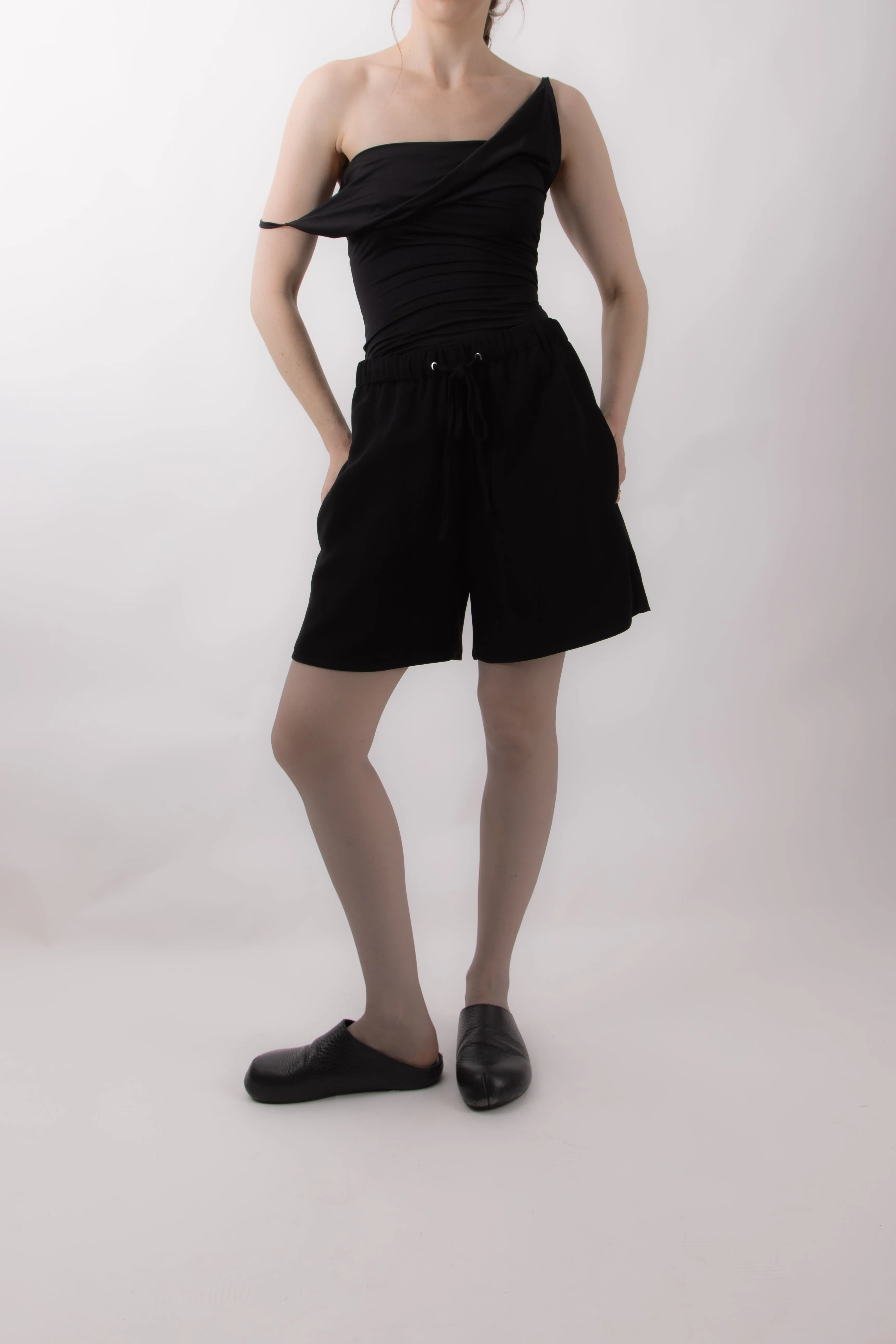 Easy Midi Short - Black Crepe (PO)