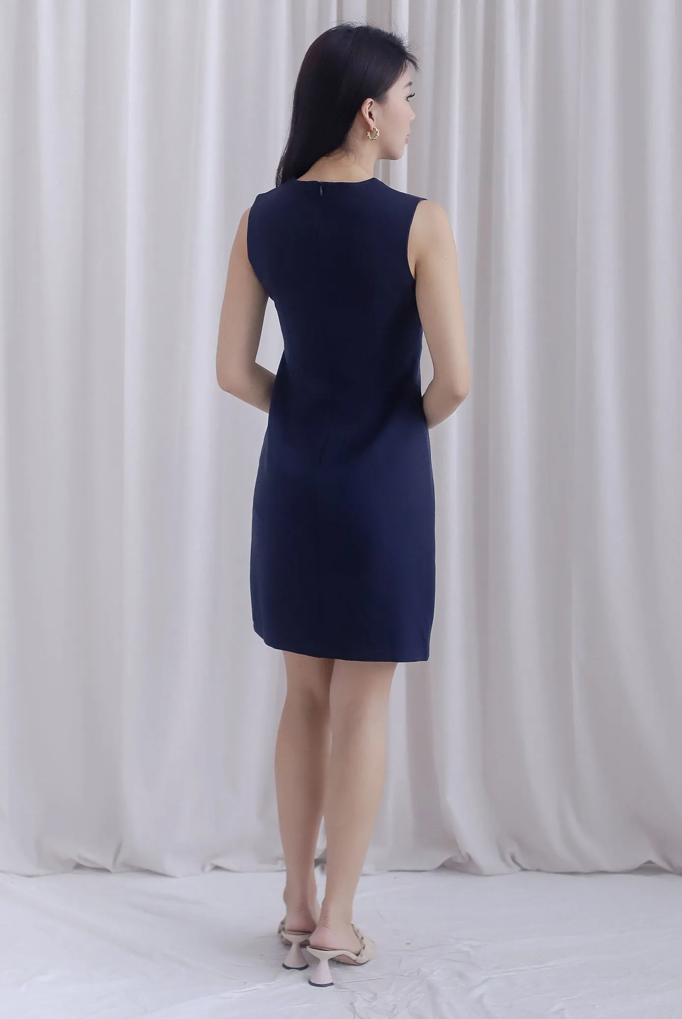 Melody Oriental Floral Embro Shift Dress In Navy Blue