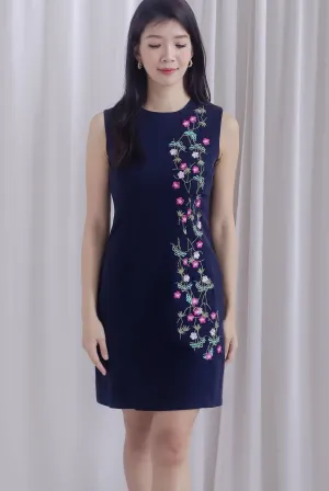 Melody Oriental Floral Embro Shift Dress In Navy Blue