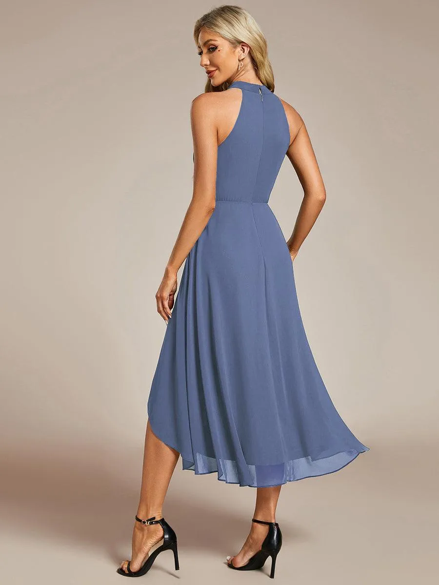 Robe d'invité de mariage mi-longue sans manches et col licou en mousseline de soie