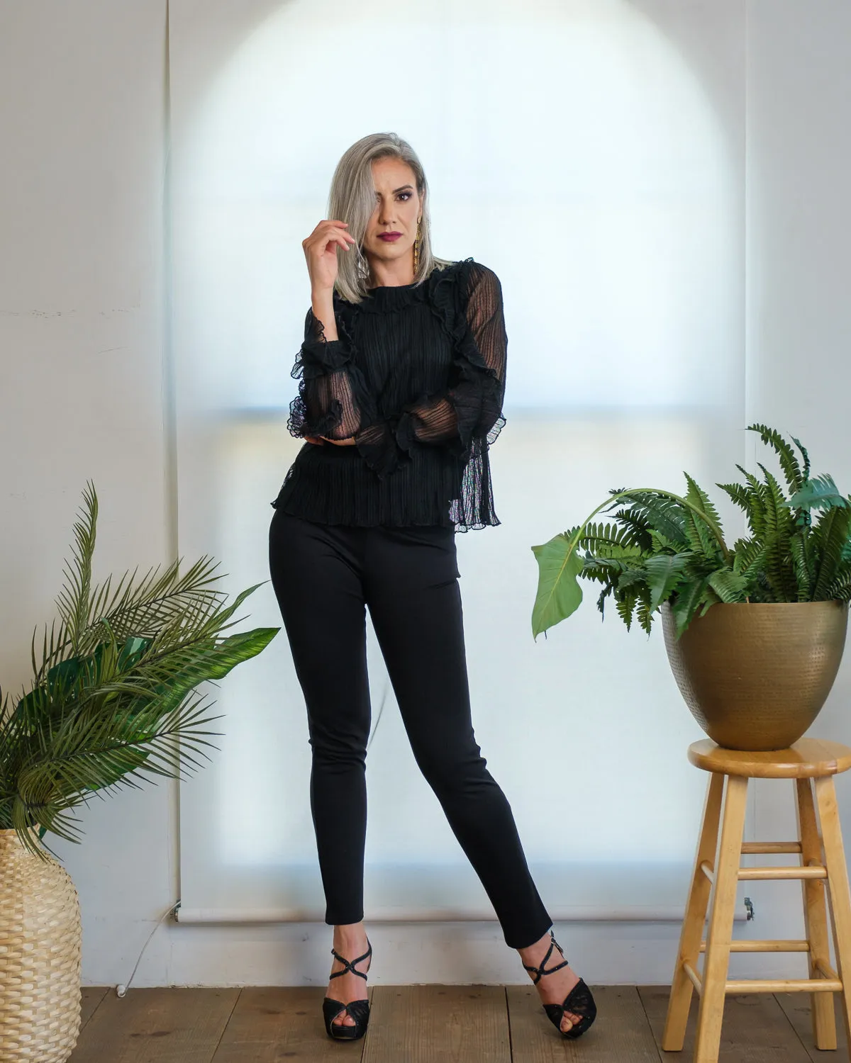 Straight Leg Mid-rise Trouser.