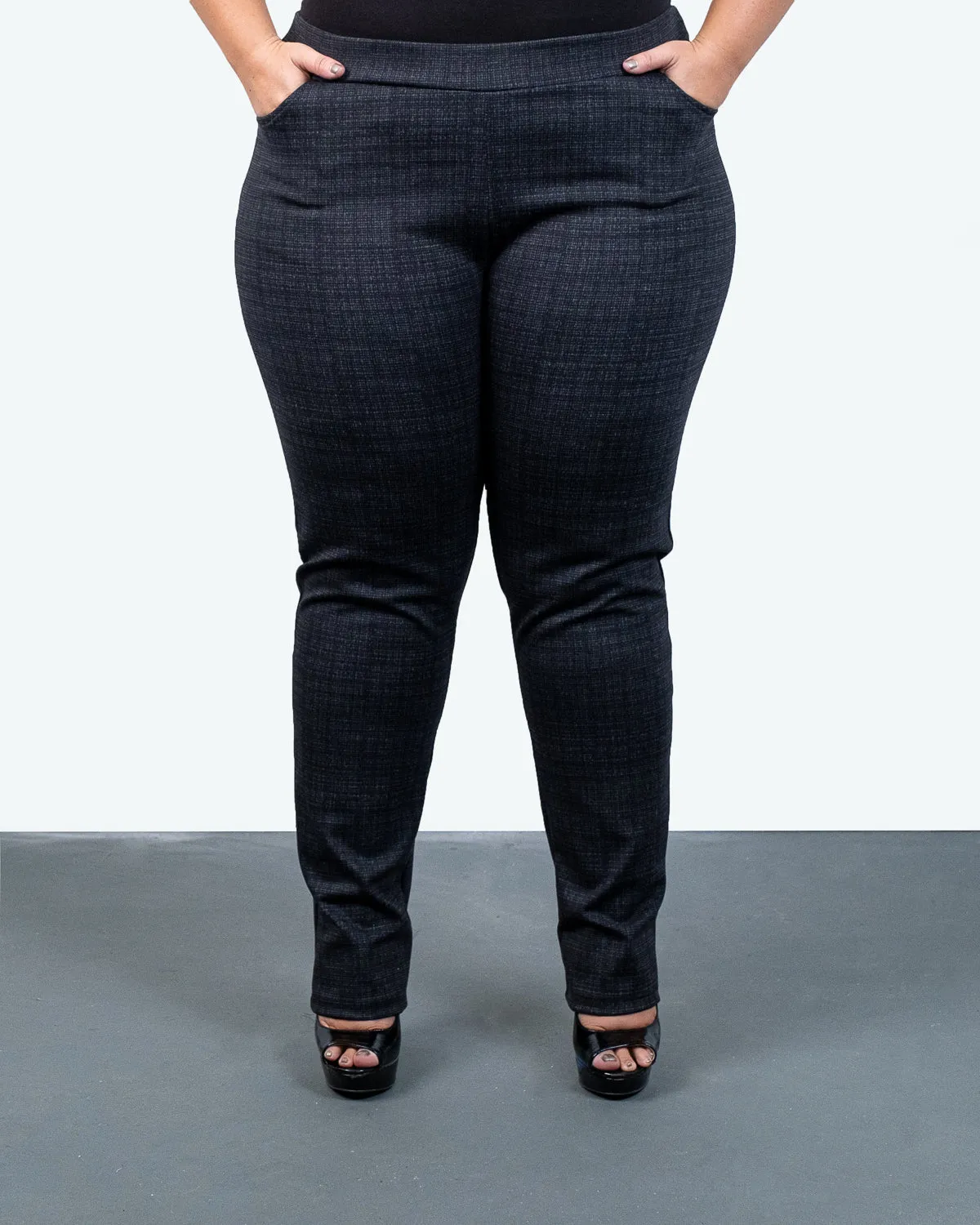 Straight Leg Mid-rise Trouser.