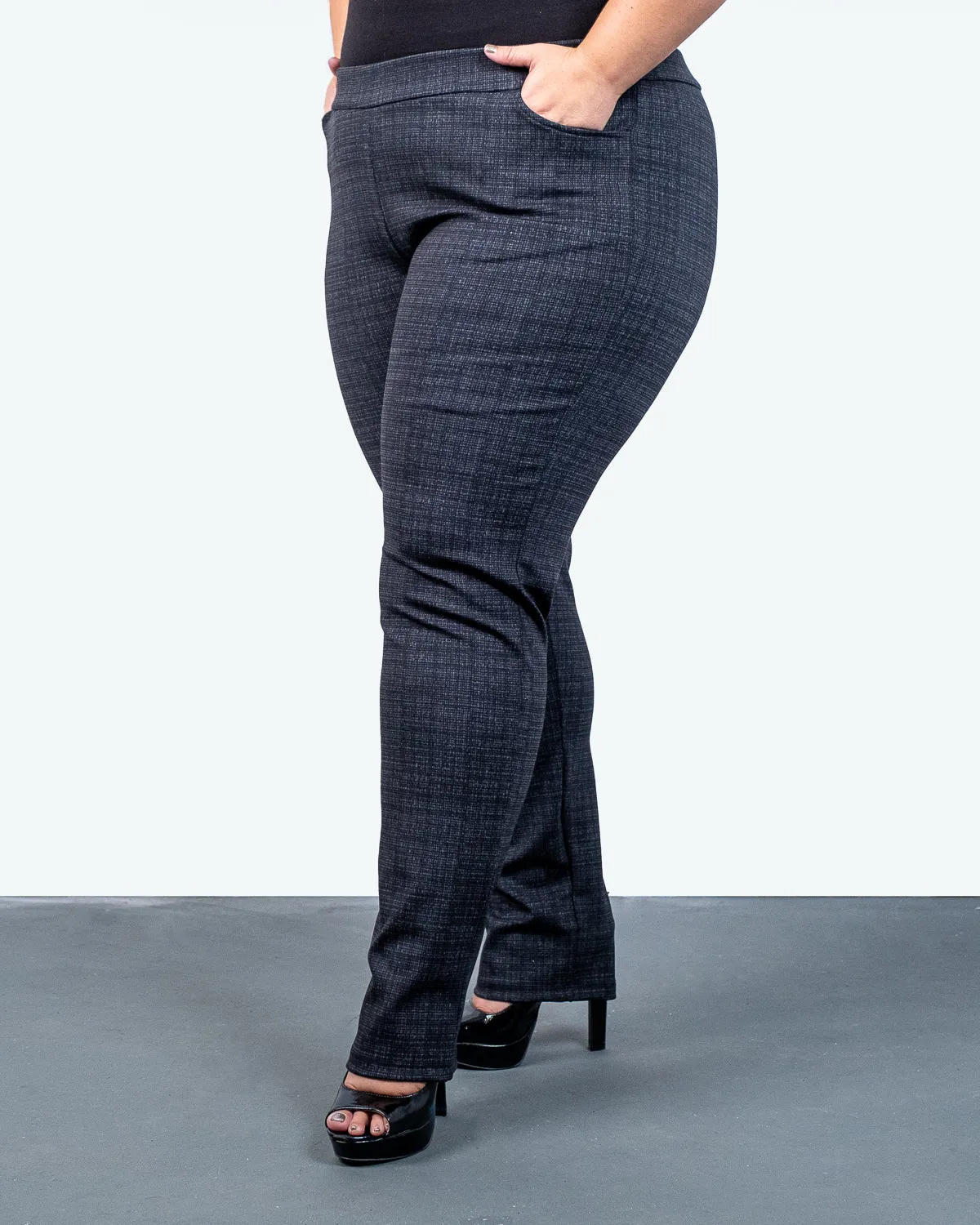 Straight Leg Mid-rise Trouser.