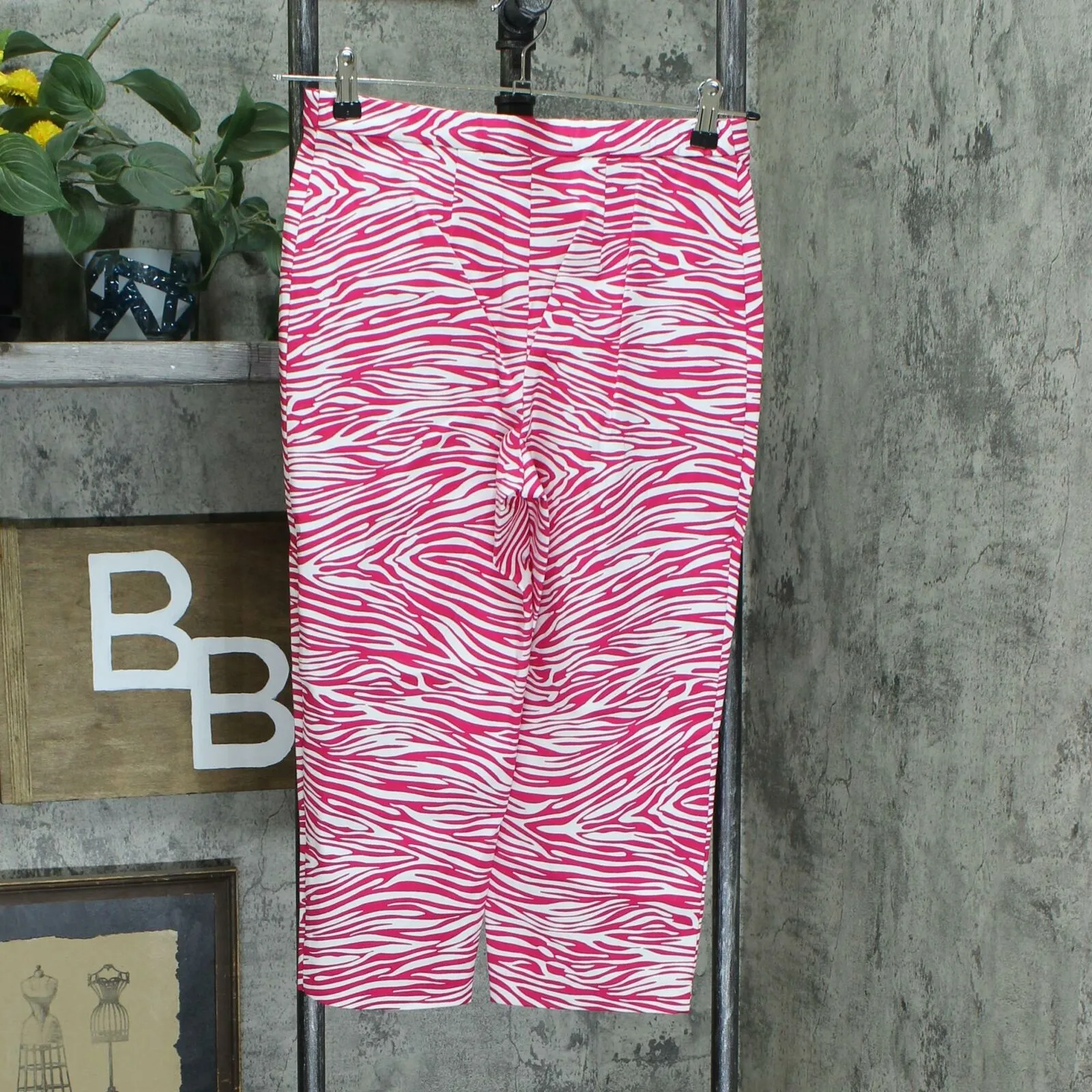 Susan Graver Women's Zebra Stretch Woven Zip Front Capri Pants