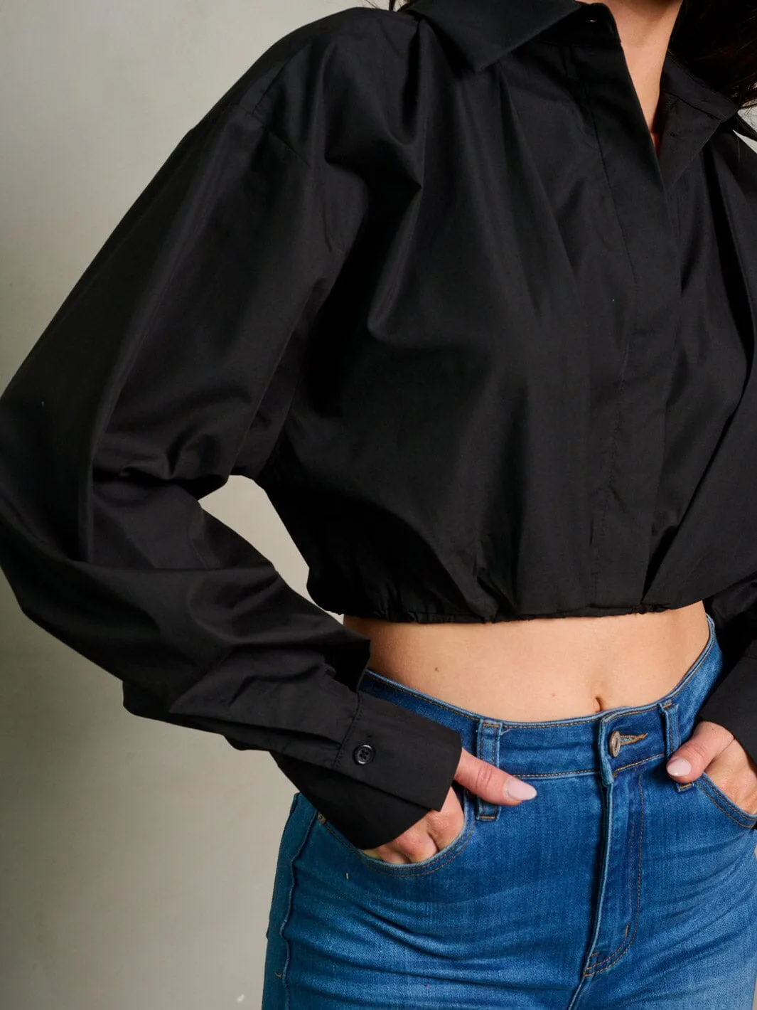 WOMEN'S LONG SLEEVE BUTTON CLOSURE CROP TOP
