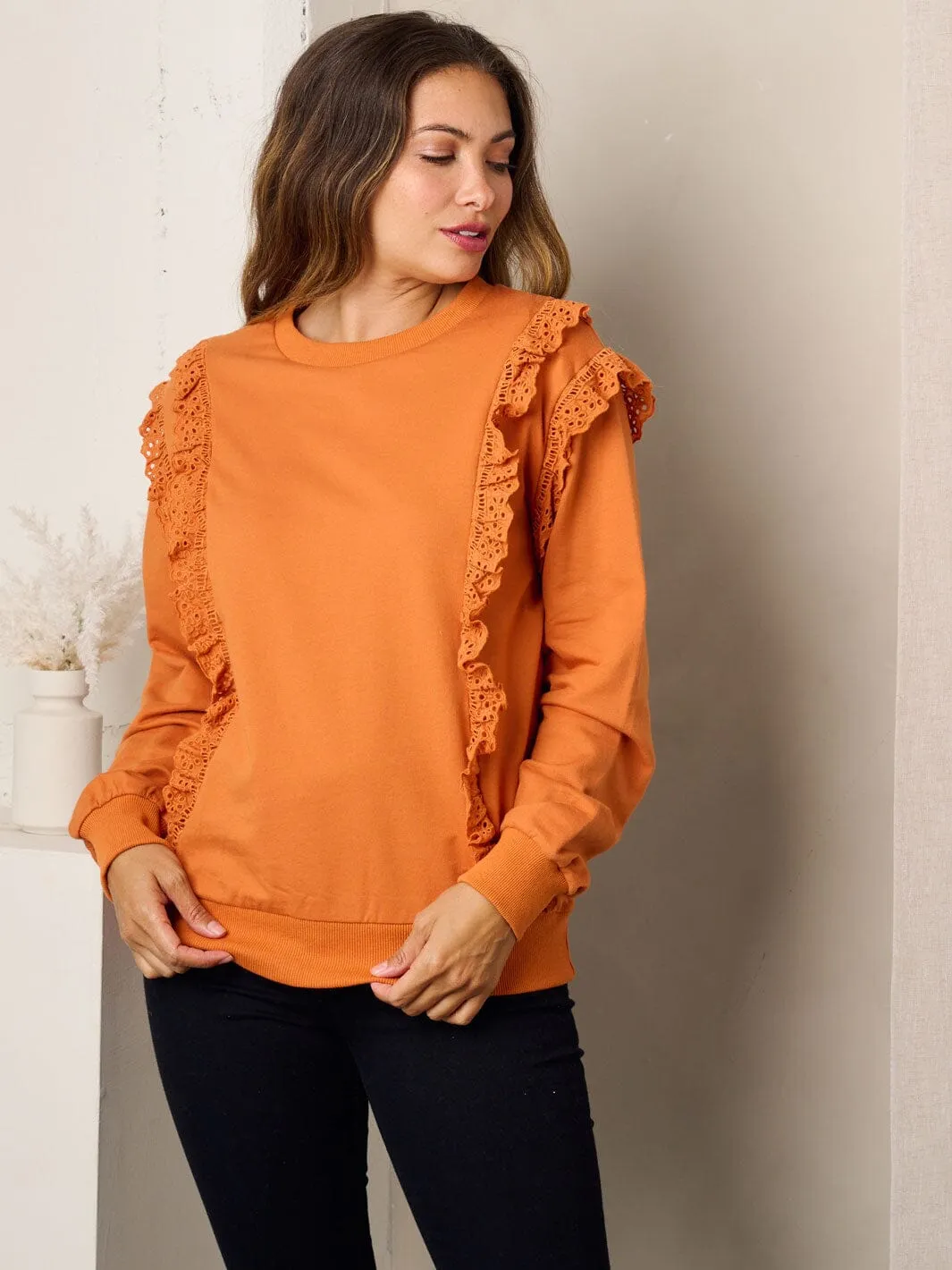 WOMEN'S LONG SLEEVE RUFFLE EYELET DETAILED BLOUSE TOP