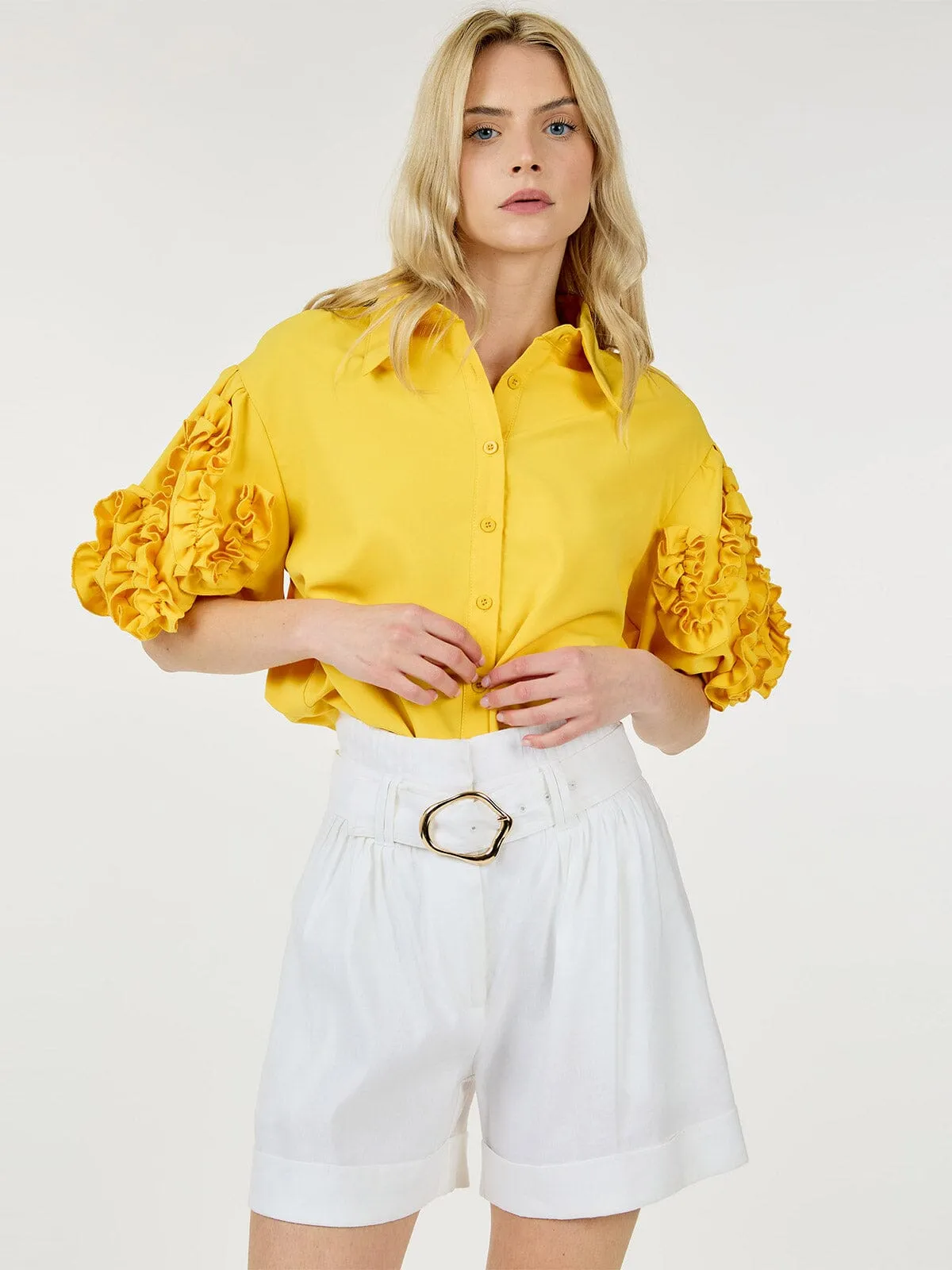 WOMEN'S SHORT RUFFLE SLEEVE BUTTON CLOSURE BLOUSE