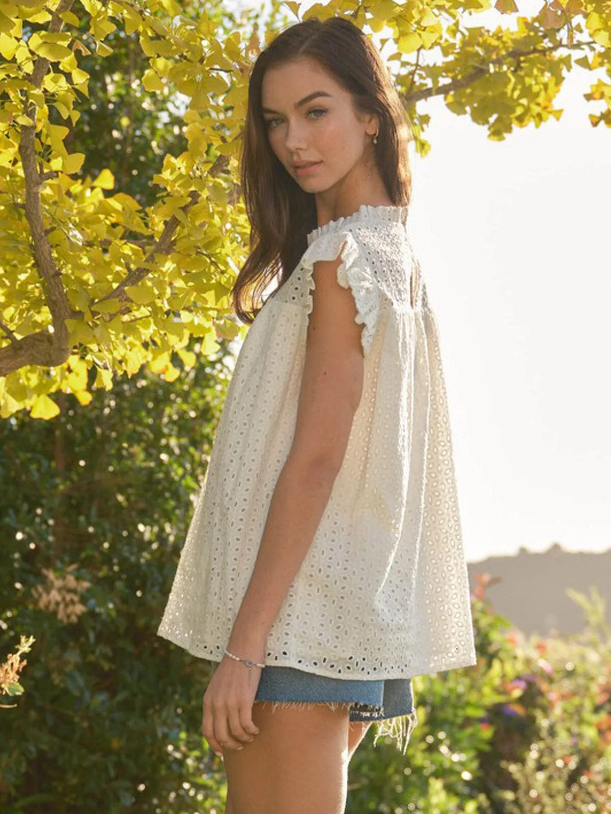 WOMEN'S SHORT RUFFLE SLEEVE EYELET DETAILED BLOUSE TOP